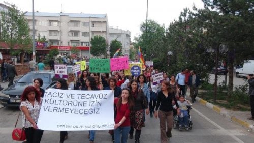 Tunceli'de Tecavüz Ve Taciz Protesto Edildi