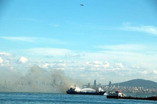 YENİKAPI AÇIKLARINDA TANKER YANGINI