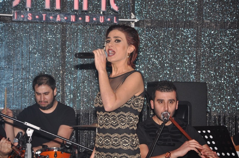 yildiz-tilbe-sahne-istanbul-11-nisan-2014-(3).jpg