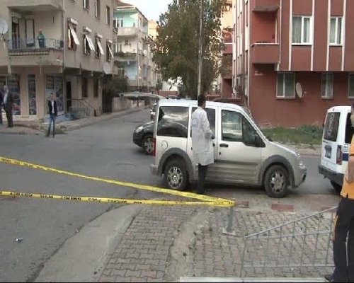 YİNE KADIN CİNAYETİ: EŞİNİ SOKAK ORTASINDA BIÇAKLAYARAK ÖLDÜRDÜ