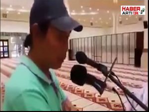 KURAN OKUYAN ÇİNLİ TURİST CAMİ CEMAATİNİ ŞOK ETTİ