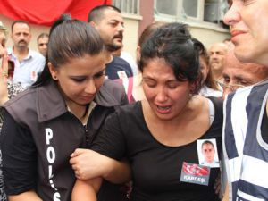 ŞEHİT ABLASI: DURUN BİR BAKALIM BELKİ NEFES ALIYORDUR