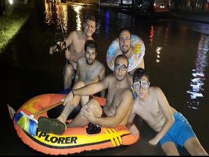 MENDERES TÜREL'İN ANTALYA'SINDAN SEL MANZARALARI