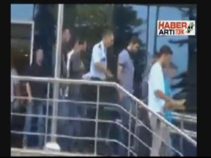 FETÖCÜ DİYE TUTUKLANAN KADIN HAKİMDEN ŞAŞIRTAN SLOGAN