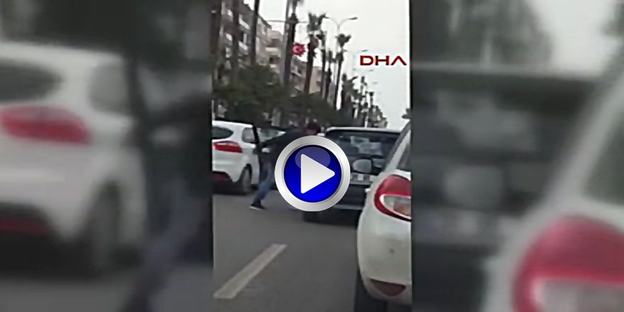 YOL ORTASINDA BIÇAKLAMA DEHŞETİ KAMERADA